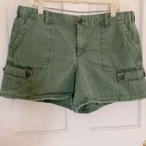 Gap army green cargo shorts 14T